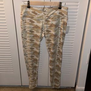 Nude camo leggings